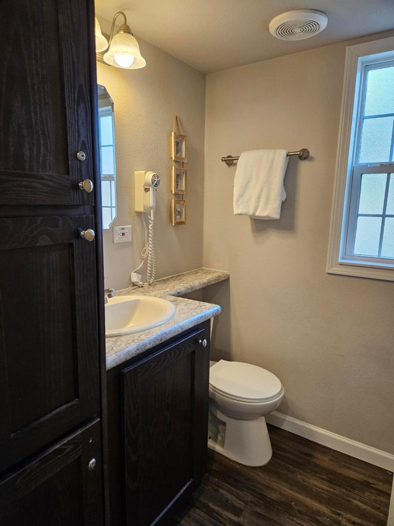 Live Oak Landing Hotel Freeport Bagian luar foto