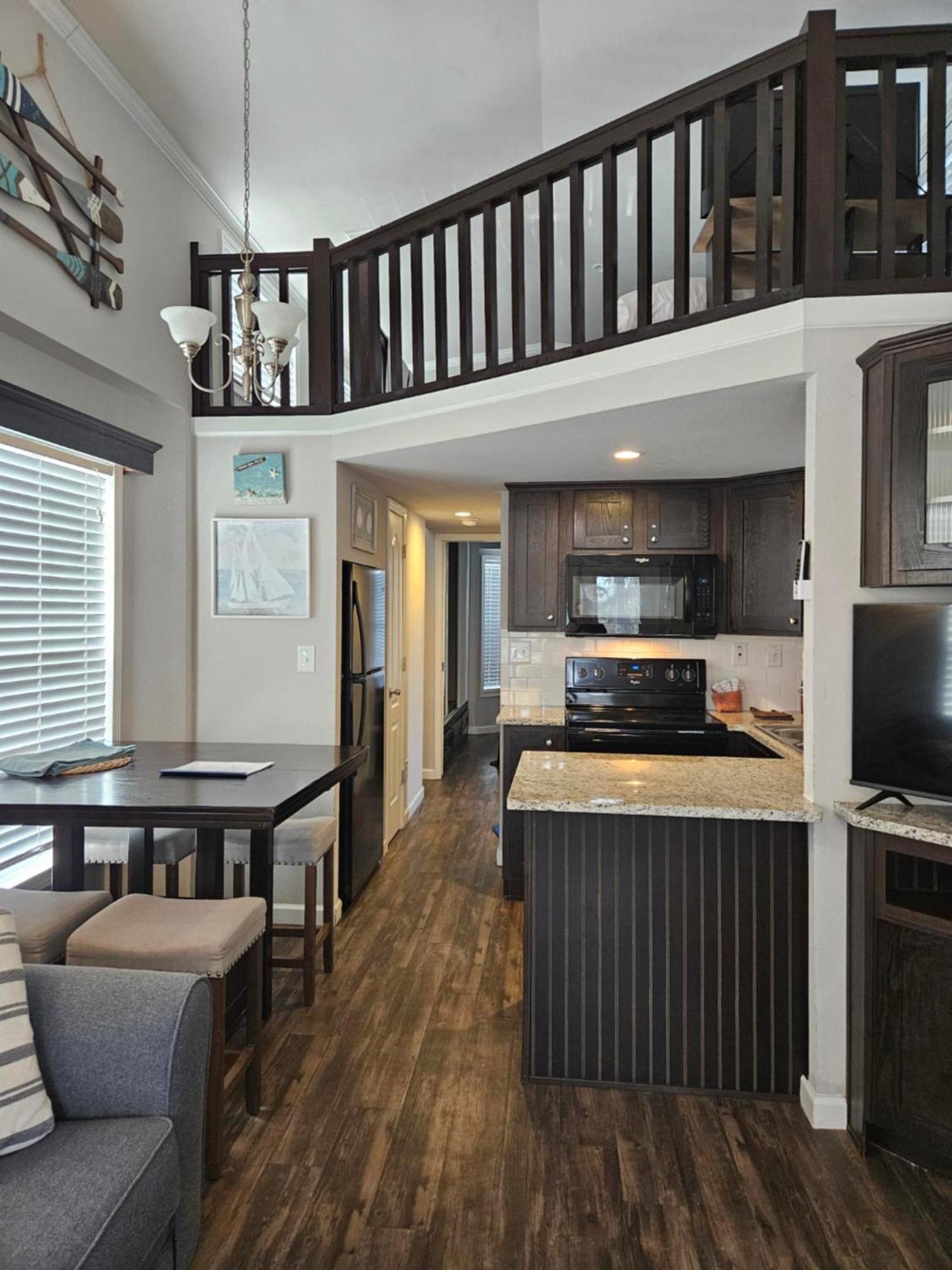 Live Oak Landing Hotel Freeport Bagian luar foto