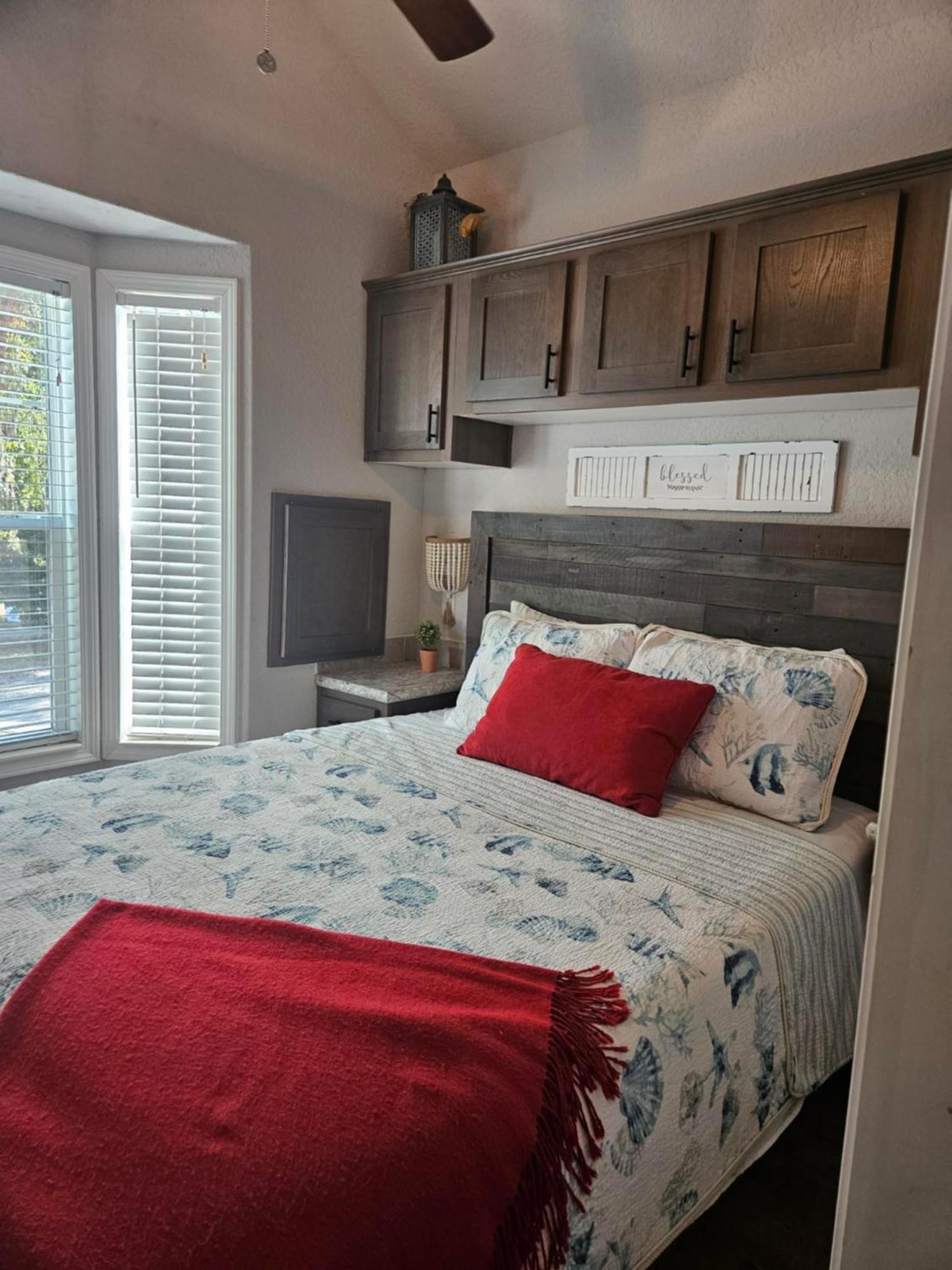 Live Oak Landing Hotel Freeport Bagian luar foto