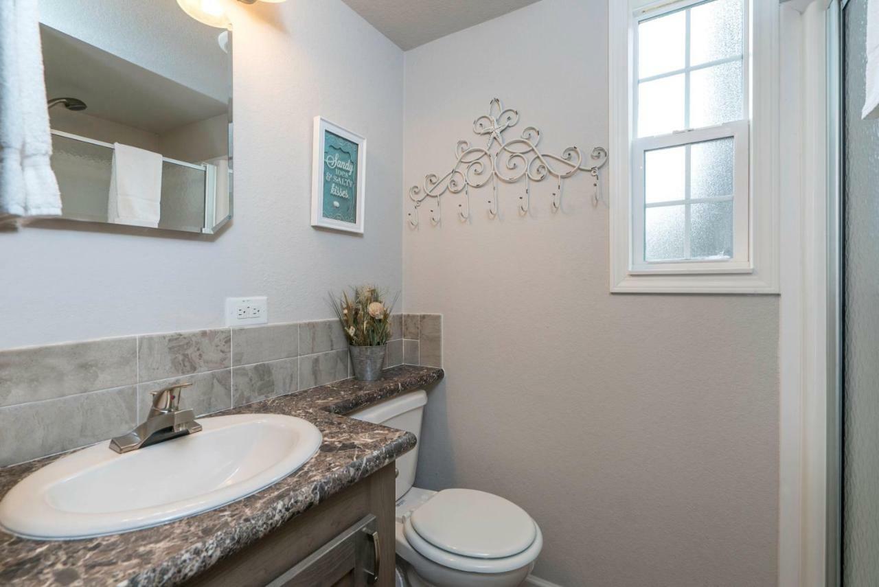Live Oak Landing Hotel Freeport Bagian luar foto
